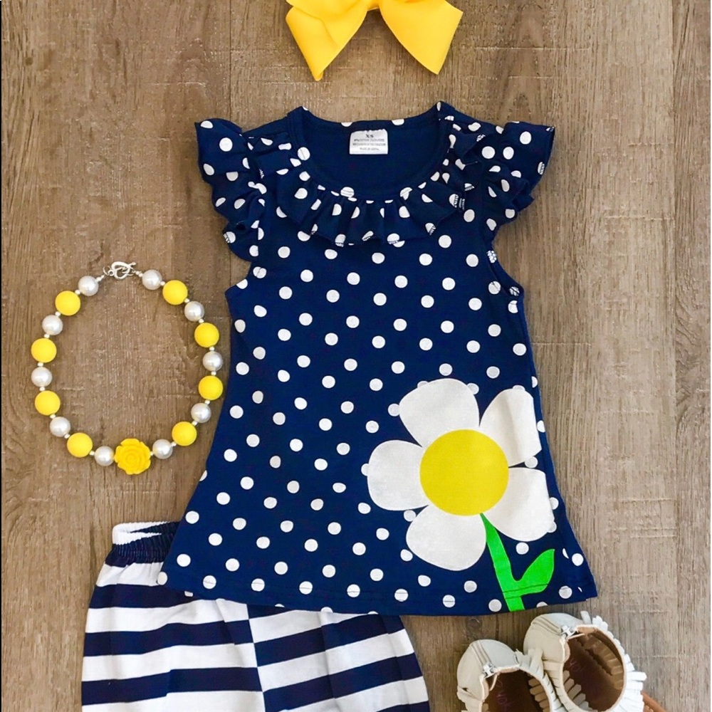 Adorable Navy Daisy Short Set 12-18mo.